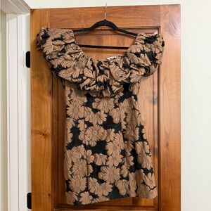 Floral Ruffle Off-Shoulder dress - Black and Brown